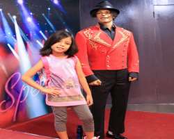 The museum displays wax sculptures of many well-kn The museum displays wax sculptures of many well-known personalities including Hollywood celebrities, English Royals, and Korean pop singers among othe